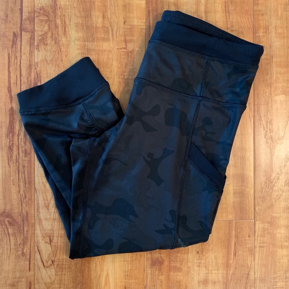 Lululemon Run for Fun Crop in Black Camo